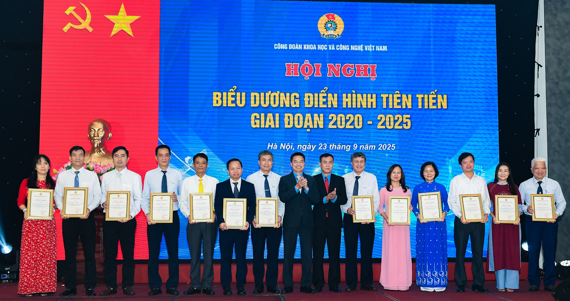 Vinh danh 25 tập thể, 167 cá nhân điển hình tiên tiến ngành Khoa học Công nghệ