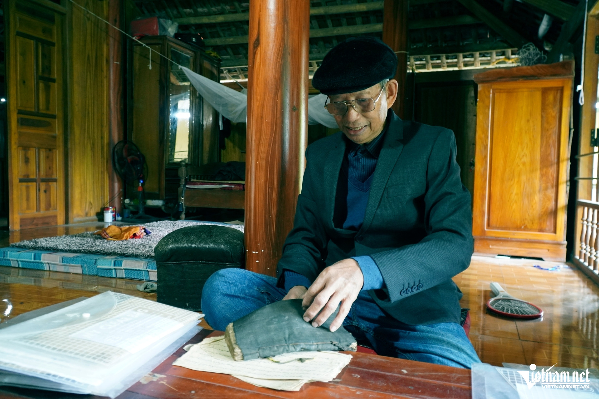 W-a1Người gìn giữ hồn chữ Thái.JPG.jpg