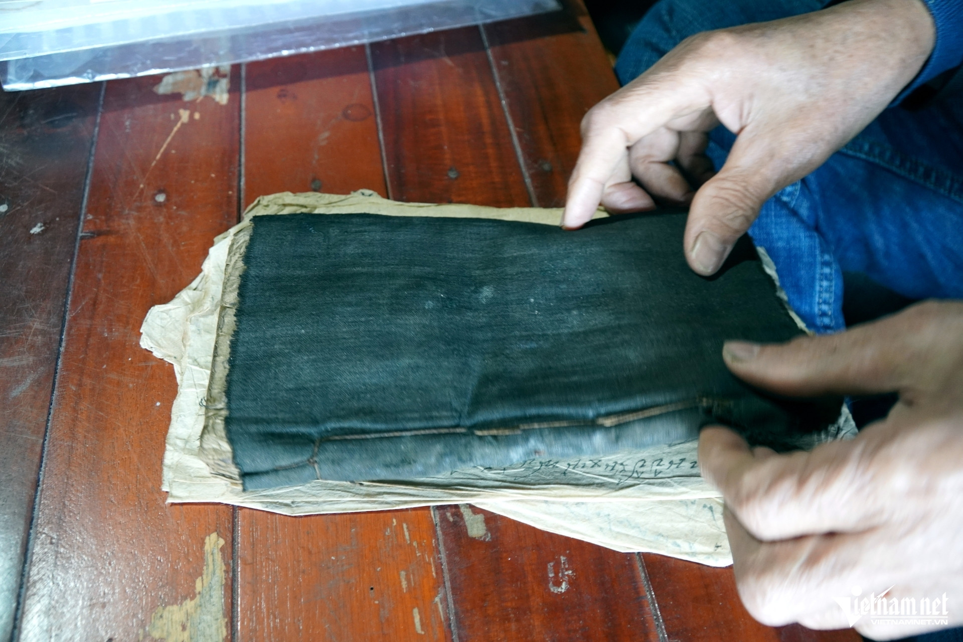 W-a3Người gìn giữ hồn chữ Thái.JPG.jpg