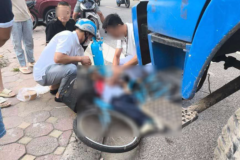 Va chạm với ô tô tải, nam sinh lớp 6 ở Hà Nội tử vong