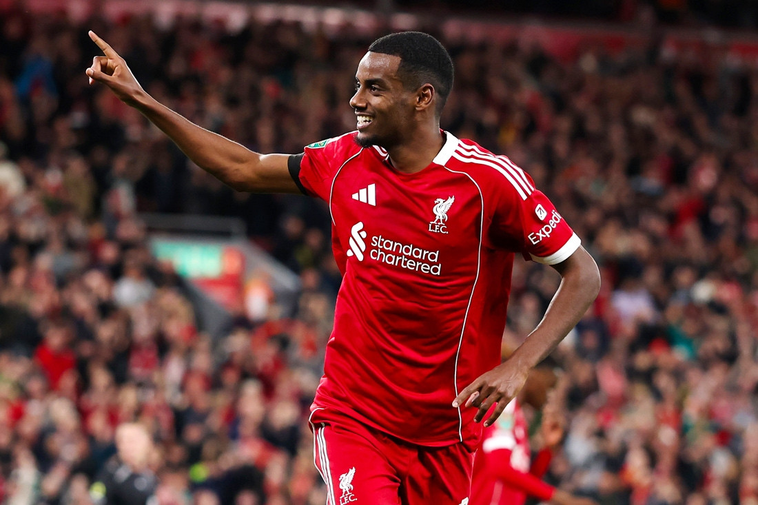 Alexander Isak 'mở hàng' bàn thắng cho Liverpool