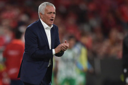 Benfica mất điểm sân nhà, Mourinho ‘hát điệp khúc’ trọng tài