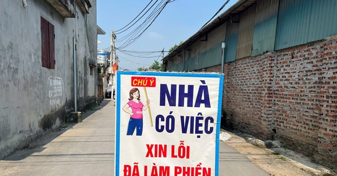 Bị cả xóm tẩy chay vì dựng rạp cưới ngoài ngõ suốt 1 tuần