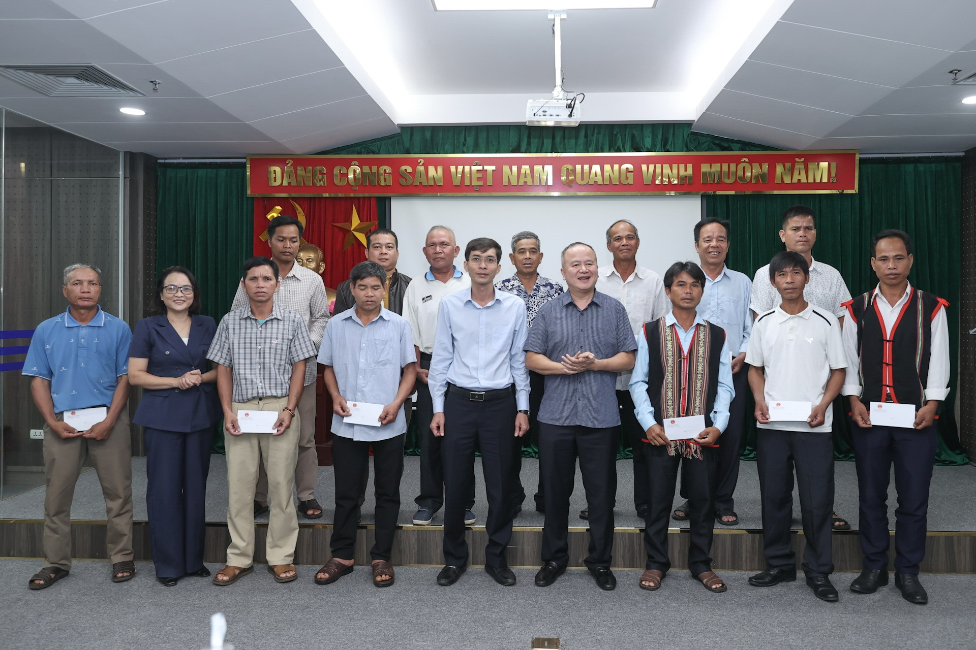 Bộ Dân tộc và Tôn giáo gặp mặt người có uy tín tỉnh Quảng Ngãi