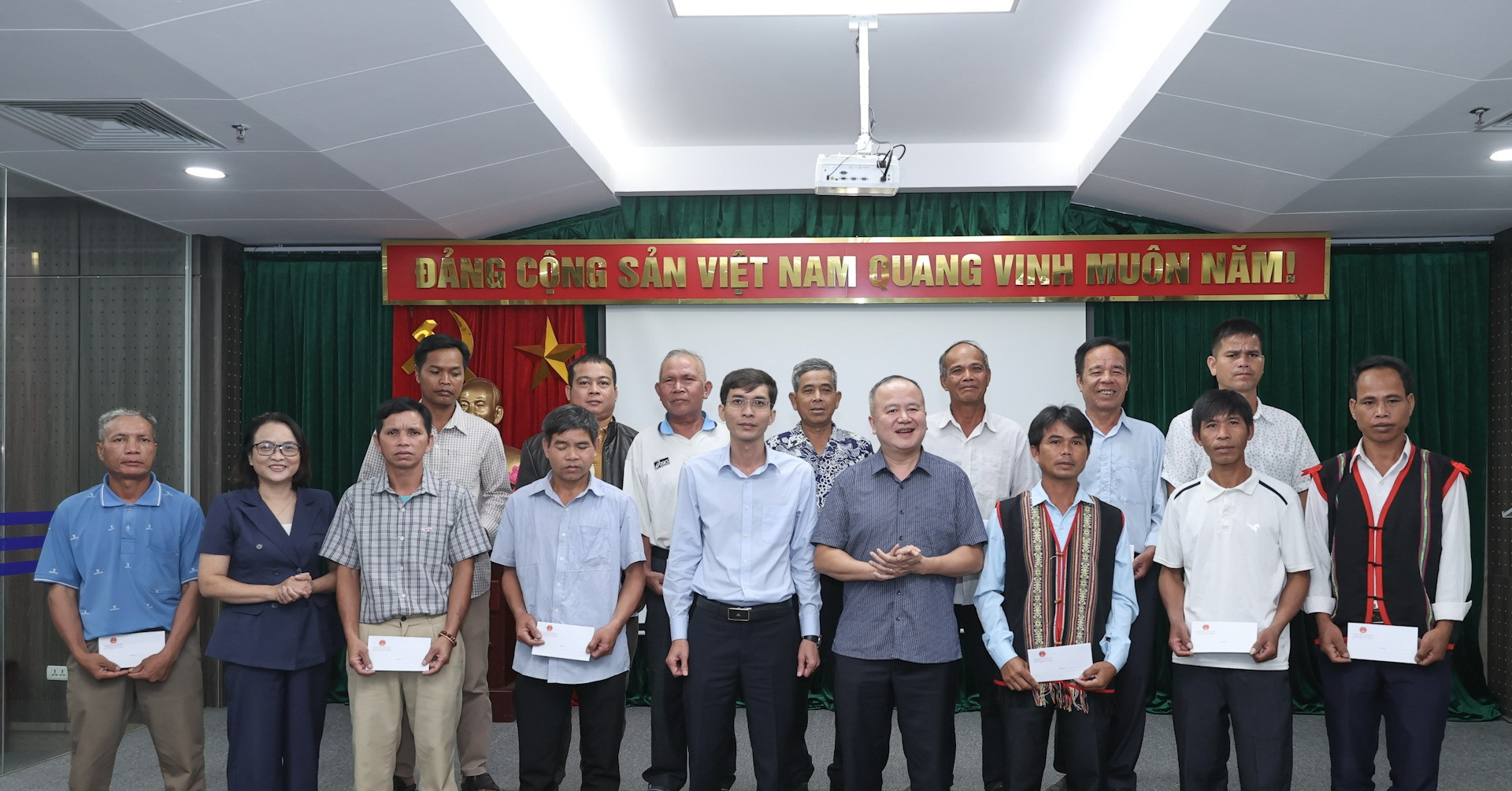 Bộ Dân tộc và Tôn giáo gặp mặt người có uy tín tỉnh Quảng Ngãi