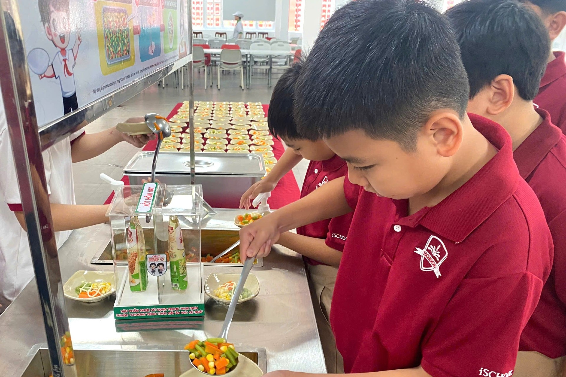 Buffet rau tại trường học - Sáng kiến mới từ dự án Bữa ăn học đường