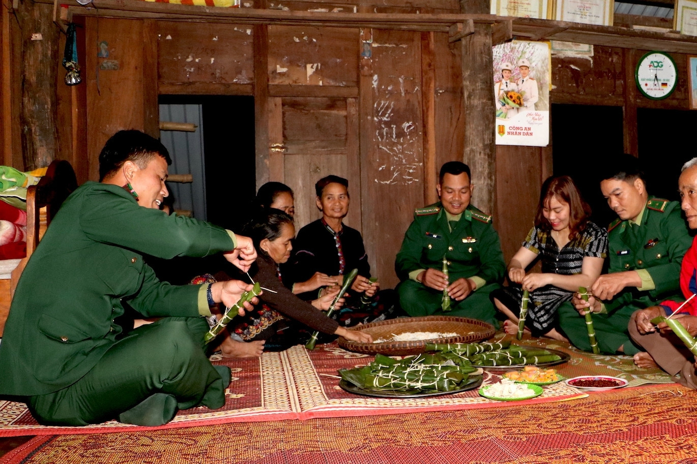 Công an chính quy “4 cùng” với người dân vùng biên giới Quảng Bình