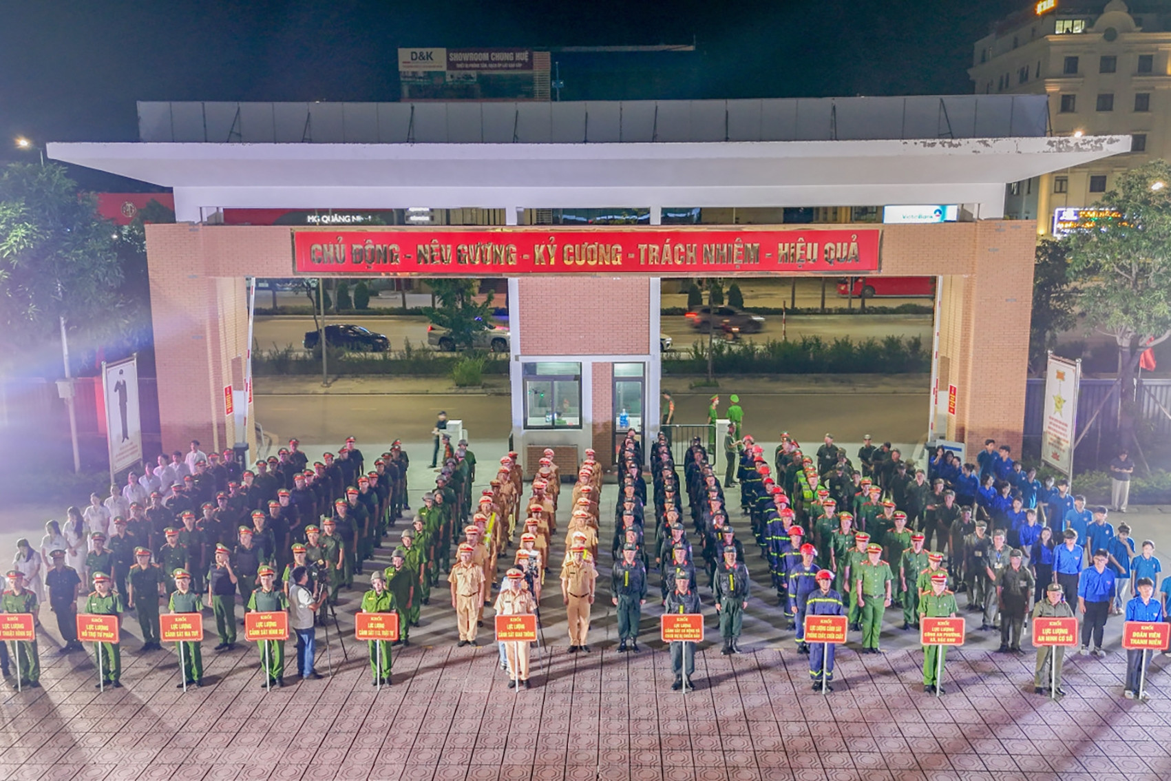 Công an Quảng Ninh ra mắt lực lượng QN14, 'cú đấm thép' với tội phạm đường phố