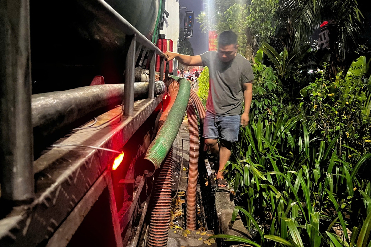 Danh tính đối tượng cầm đầu nhóm xả trộm 50m³ chất thải xuống sông Tô Lịch