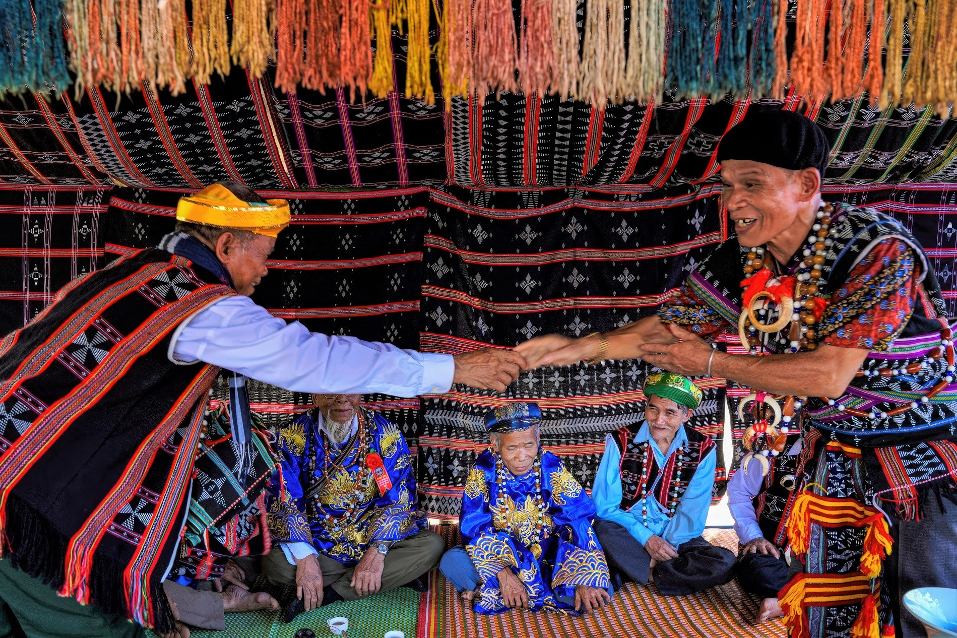 Độc đáo lễ ăn thề 'thắt chặt tình anh em' của người Cơ Tu ở Đà Nẵng