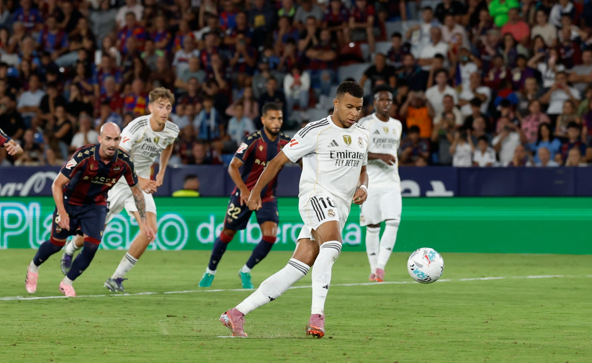 EFE - Mbappe Levante Real Madrid.jpg