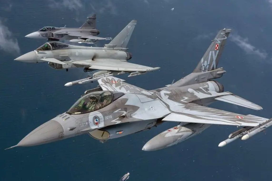 Eurofighter Typhoon tốc độ Mach 2, tên lửa Meteor, radar AESA khóa 1.000 mục tiêu đồng thời