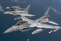 Eurofighter Typhoon tốc độ Mach 2, tên lửa Meteor, radar AESA khóa 1.000 mục tiêu đồng thời
