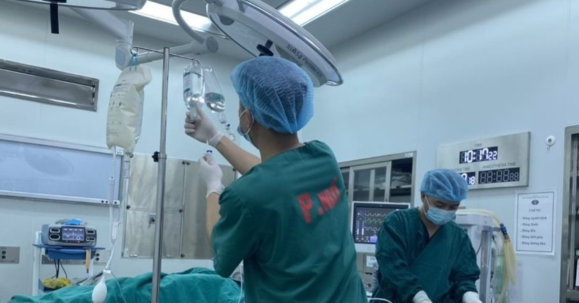 Gặp nạn khi ăn bún cá, người đàn ông phải mổ cấp cứu trong đêm