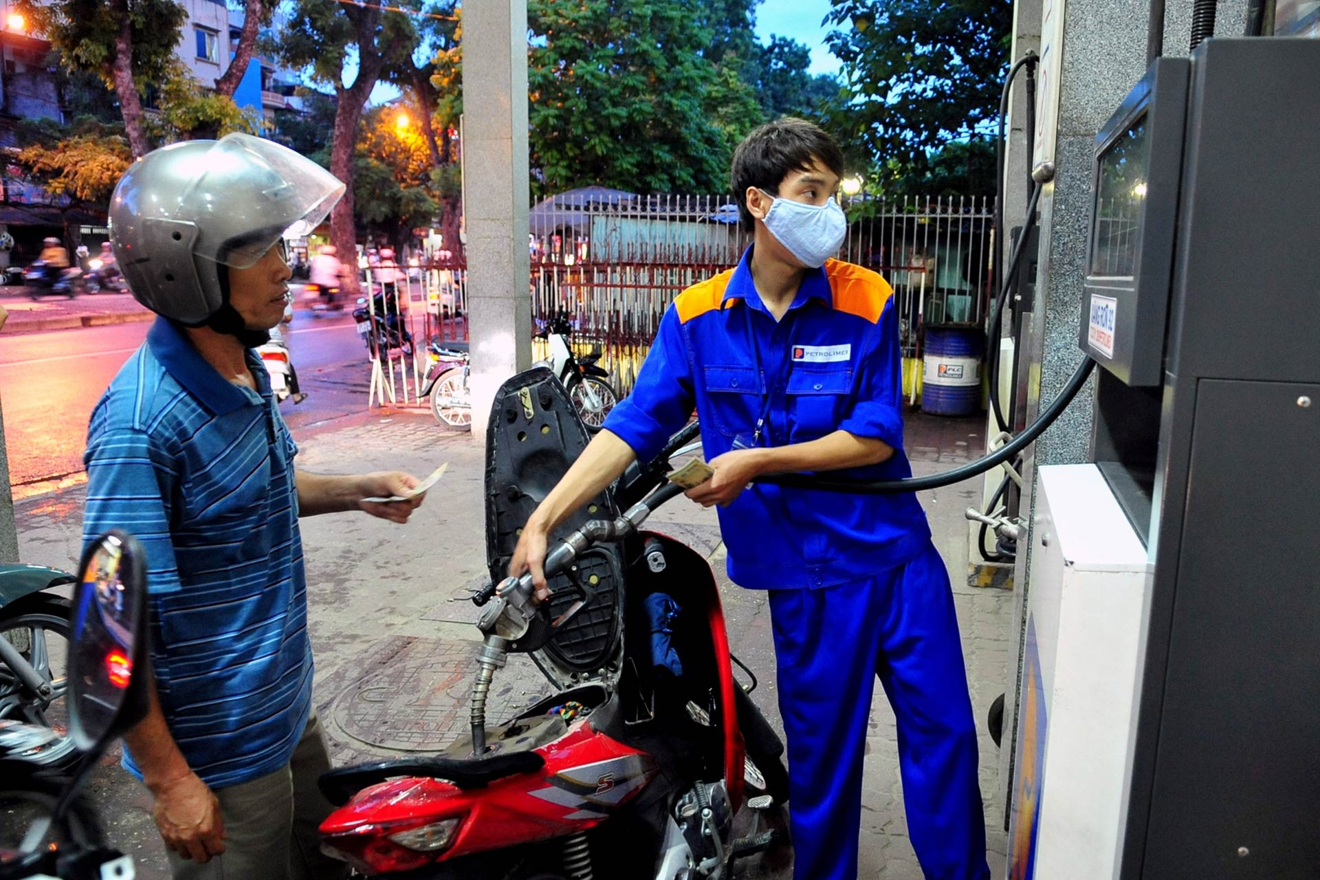 Giá xăng ngày mai có thể đảo chiều đi xuống