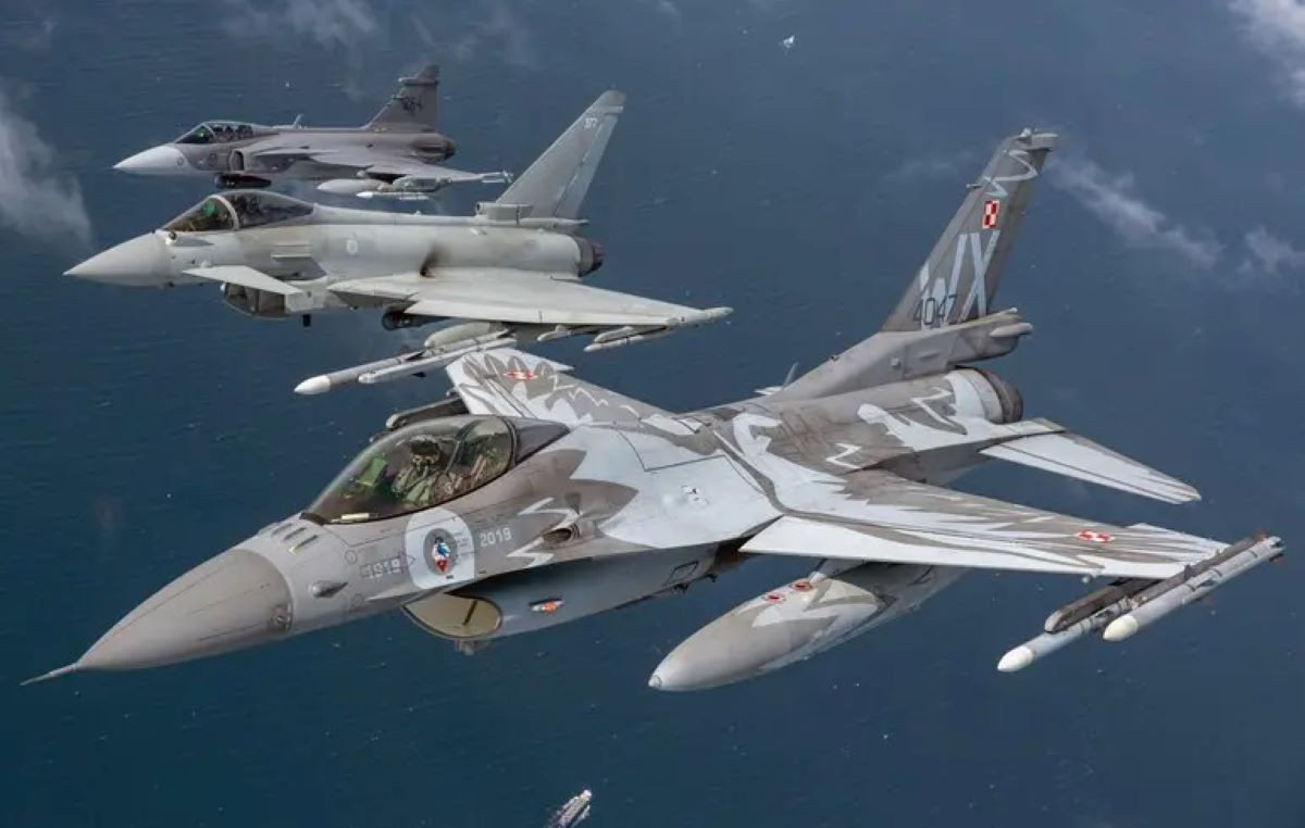 Máy bay Eurofighter Typhoon.jpg