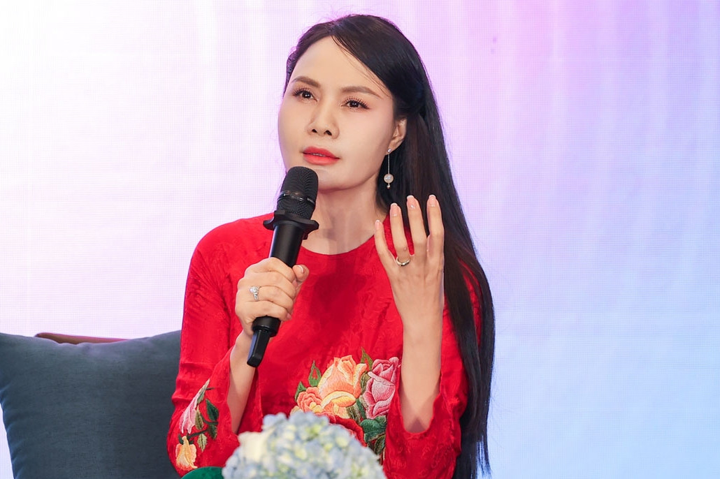 NSND Lan Hương xúc động khi giọng hát NSND Mai Hoa vang lên