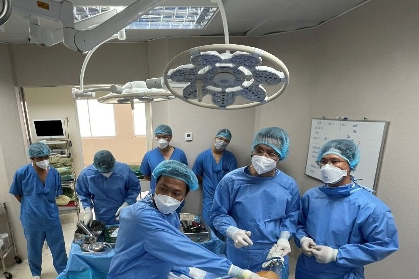 Thai phụ gặp tai nạn, bác sĩ ghép tạm bàn tay vào cẳng chân chờ ngày nối lại