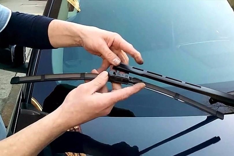 thay can gat mua.jpg