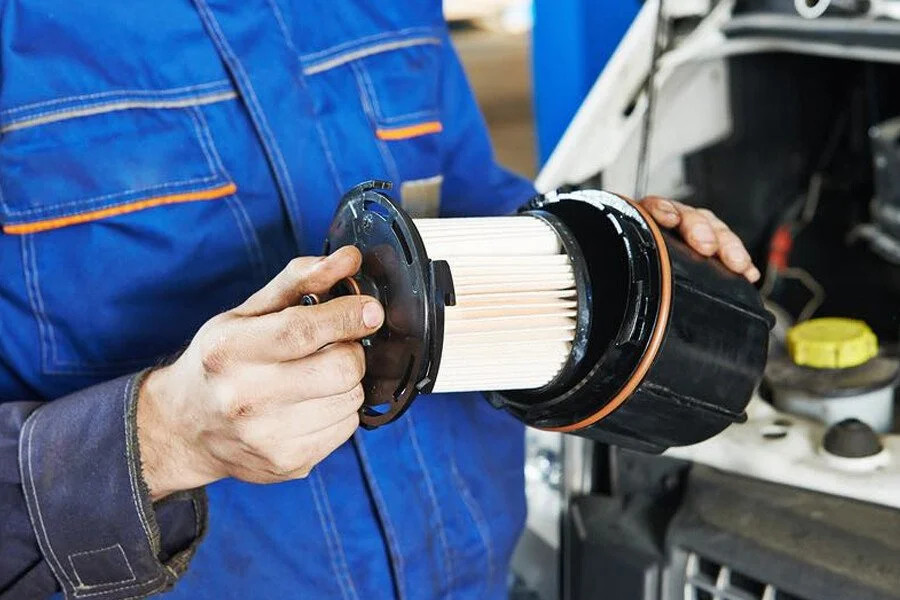 thay loc xang oto.webp