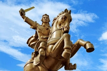 Vua 'áo vải cờ đào' là câu đố về nhân vật lịch sử nào?