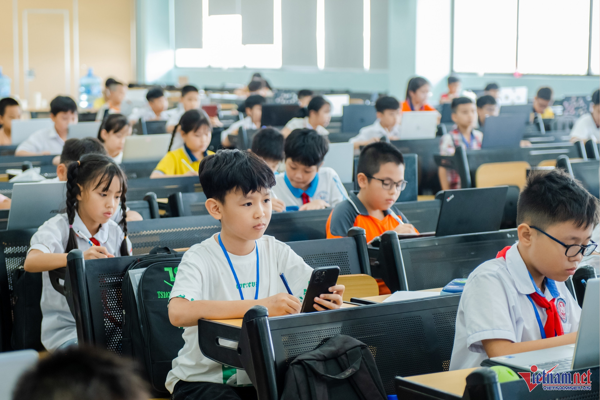 W-san choi truc tuyen VioEdu 1.jpg