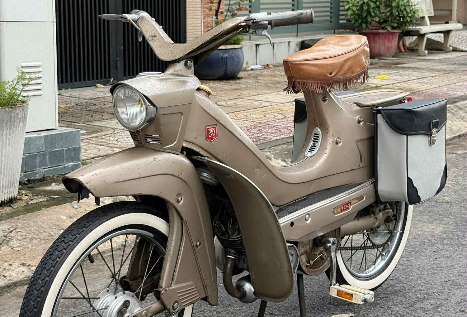 Xe máy Peugeot BB104 1963 chỉ còn 10 chiếc ở Việt Nam, giá đắt hơn cả SH Mode