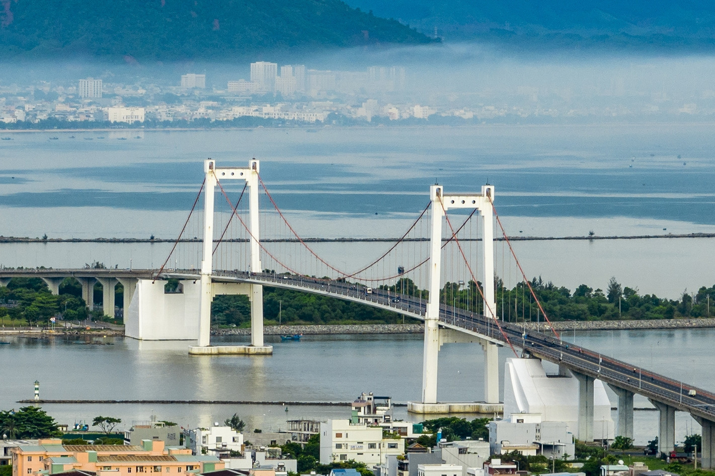 Hà Nội: Sao không làm cầu bắc qua sông Hồng với thiết kế độc đáo như Đà Nẵng?