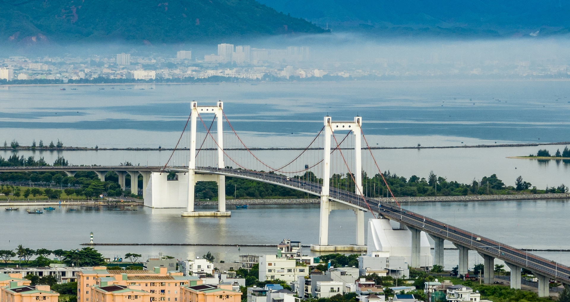 Hà Nội: Sao không làm cầu bắc qua sông Hồng với thiết kế độc đáo như Đà Nẵng?