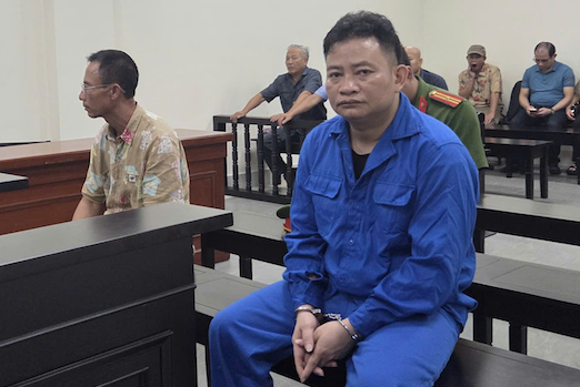 Người cha 'múa dao' sau lễ cúng 49 ngày mất của con và cái kết không mong đợi