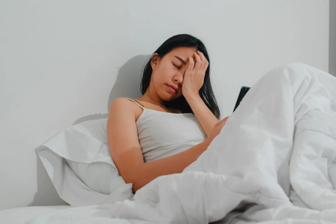 Nhiều người trẻ ‘già trước tuổi’ chỉ vì một thói quen khi ngủ