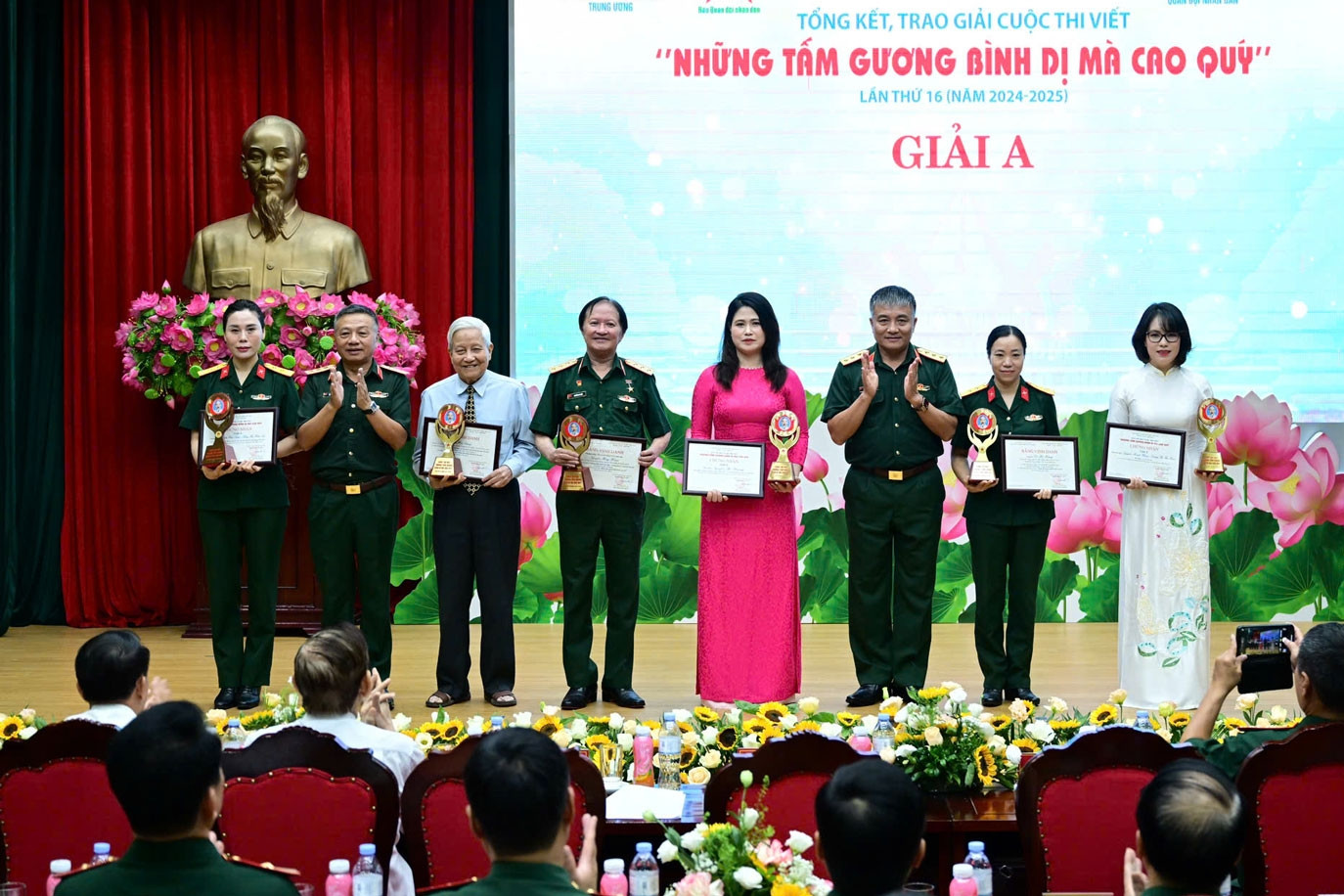 Tác phẩm về tướng Nguyễn Huy Hiệu thắng giải