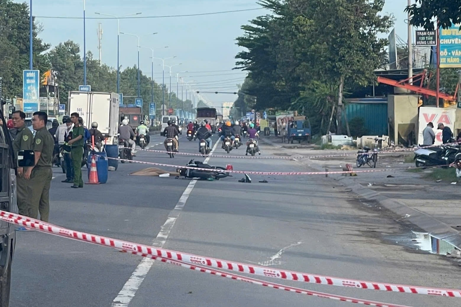 Thi thể người đàn ông không nguyên vẹn nằm giữa đường ở TPHCM