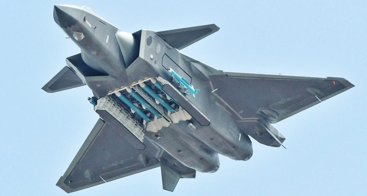 Tiết lộ sốc: J-20 Trung Quốc, bản sao công nghệ Nga hay siêu vũ khí tàng hình đánh bại F-22?