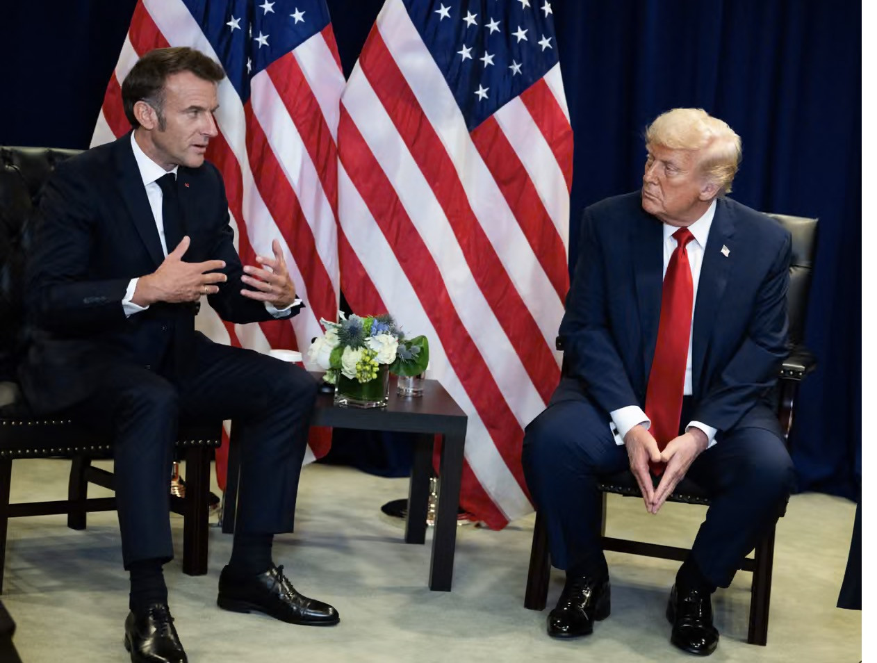 Tổng thống Pháp Macron và người đồng cấp Mỹ Trump. Ảnh: SIPA