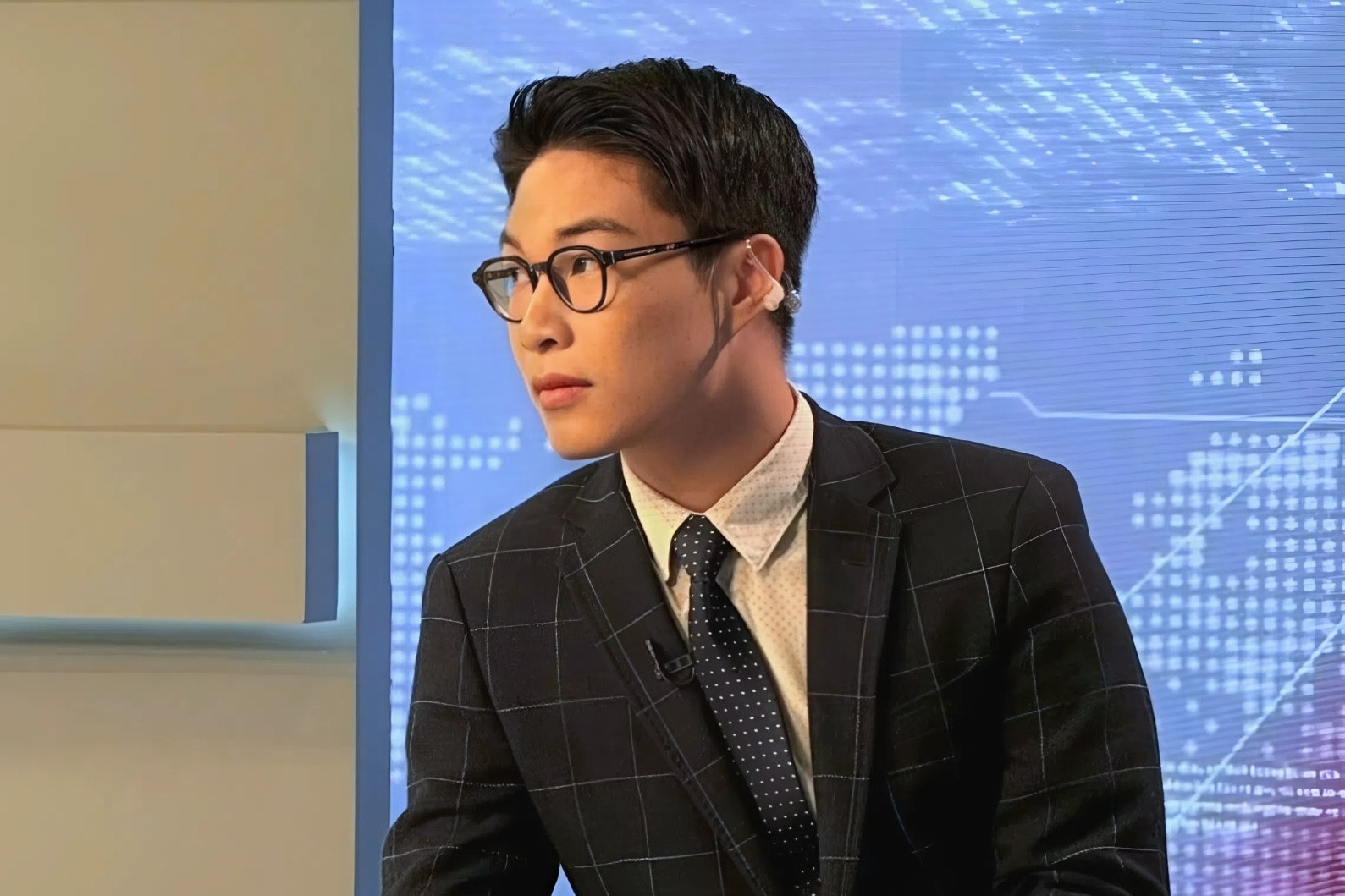 Từ nam sinh 9.0 IELTS đến MC song ngữ kênh truyền hình đối ngoại quốc gia