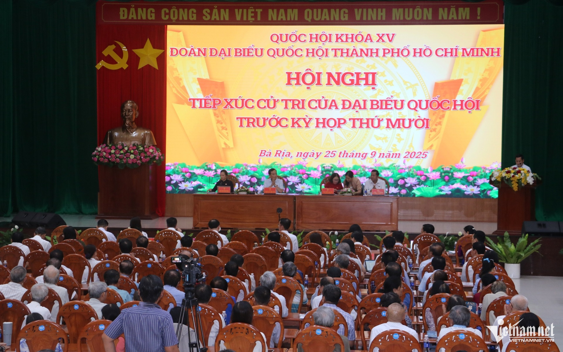 W-bí thư tphcm trần lưu quang tiếp xúc cử tri phường bà rịa, long hương, tam long.JPG.jpg