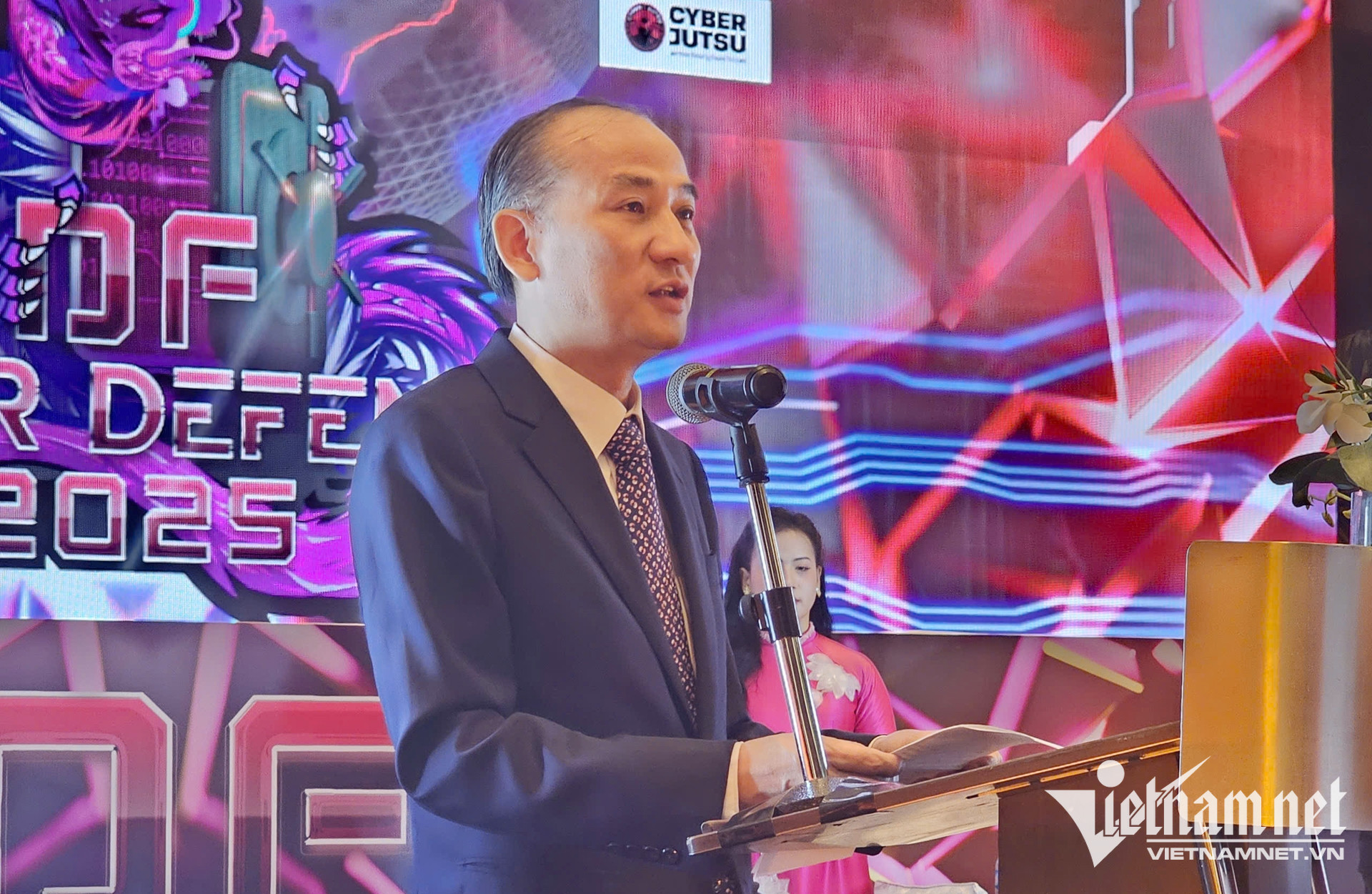 W-dien tap phong thu khong gian mang 2025 2.jpg