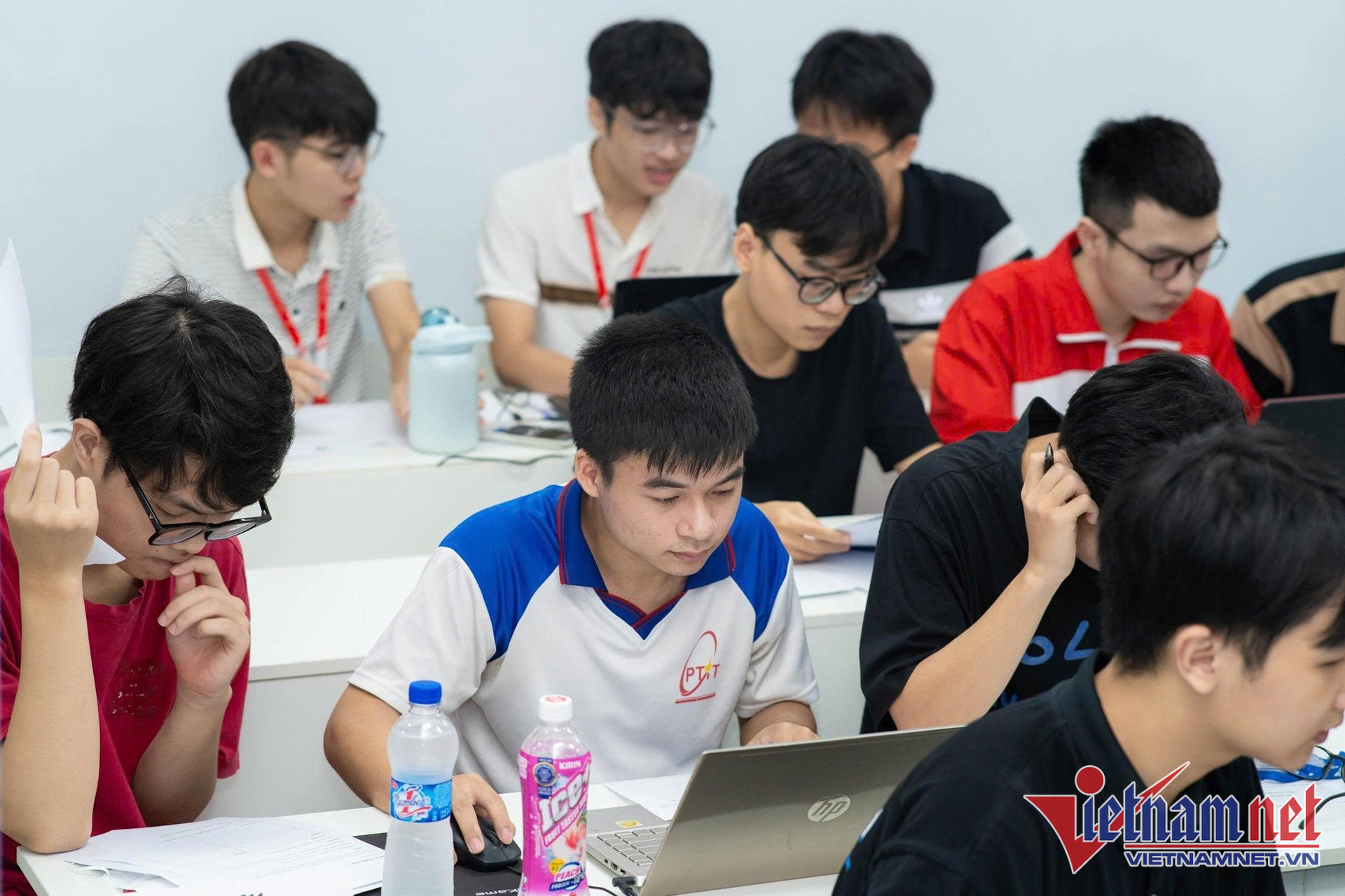 W-sinh vien an toan thong tin 1.jpg