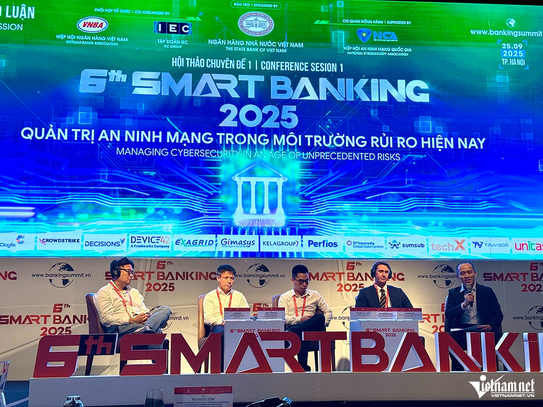 W-smartbanking thao luan.jpg