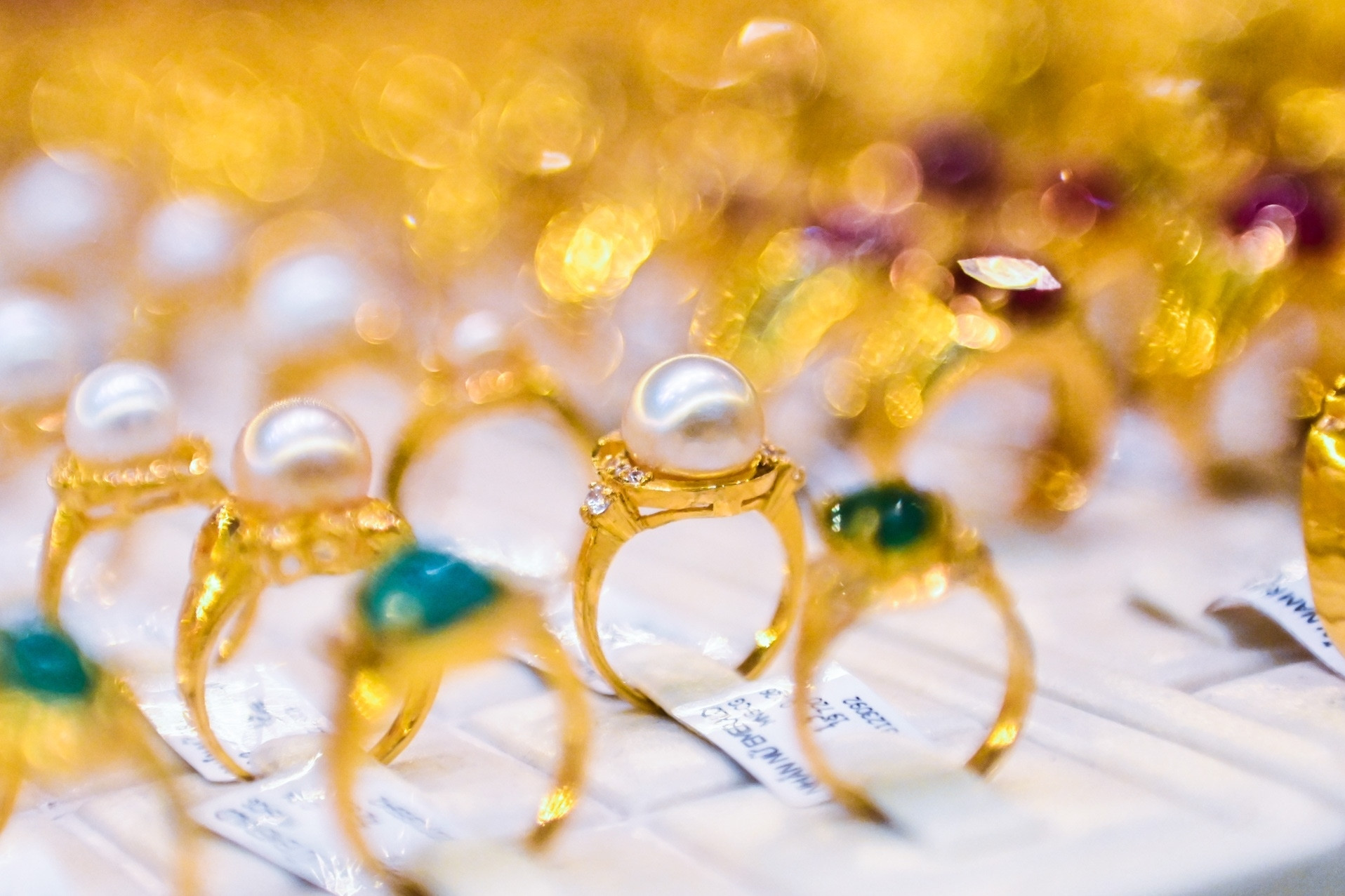 Giá vàng hôm nay 27/9/2025: SJC tăng vọt, tái chiếm mốc 135 triệu đồng/lượng