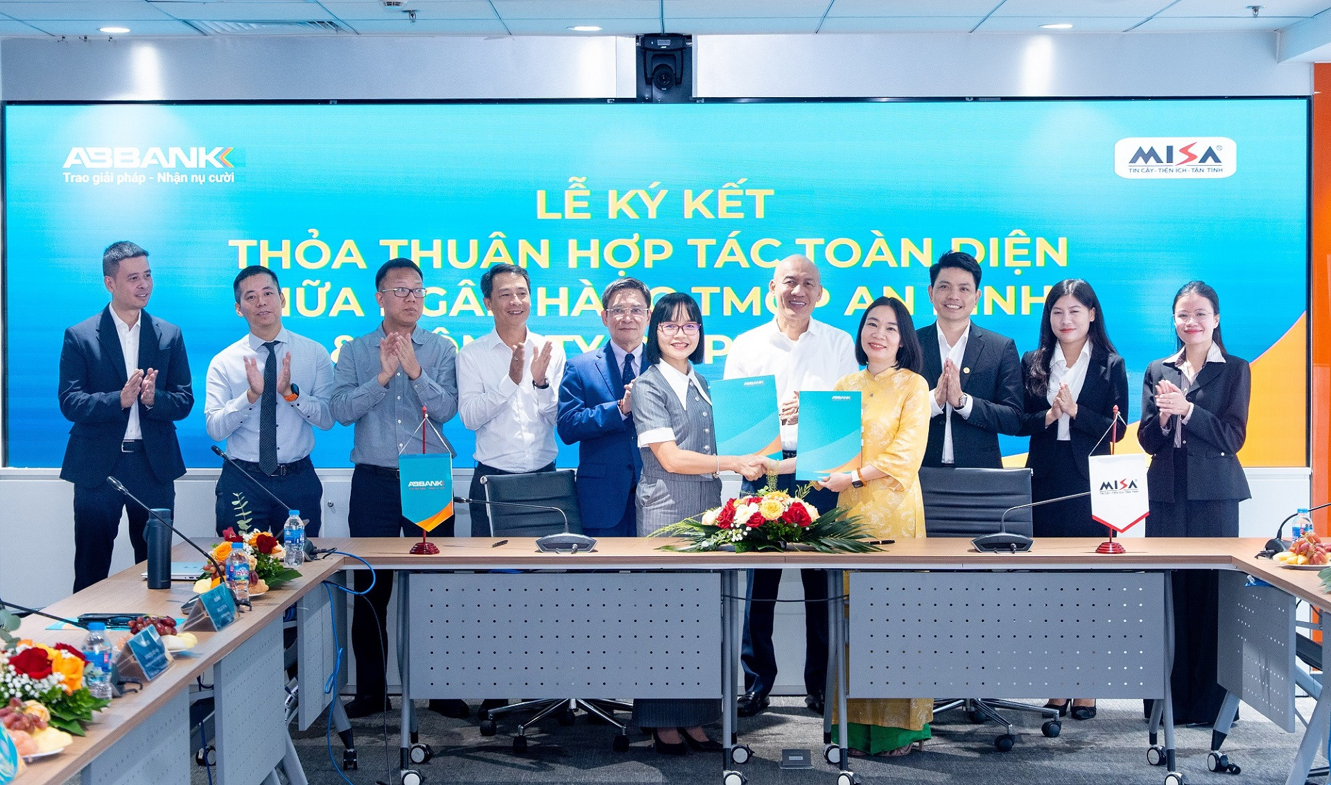 ABBank và MISA hợp tác thúc đẩy tài chính số hỗ trợ doanh nghiệp SME Việt Nam