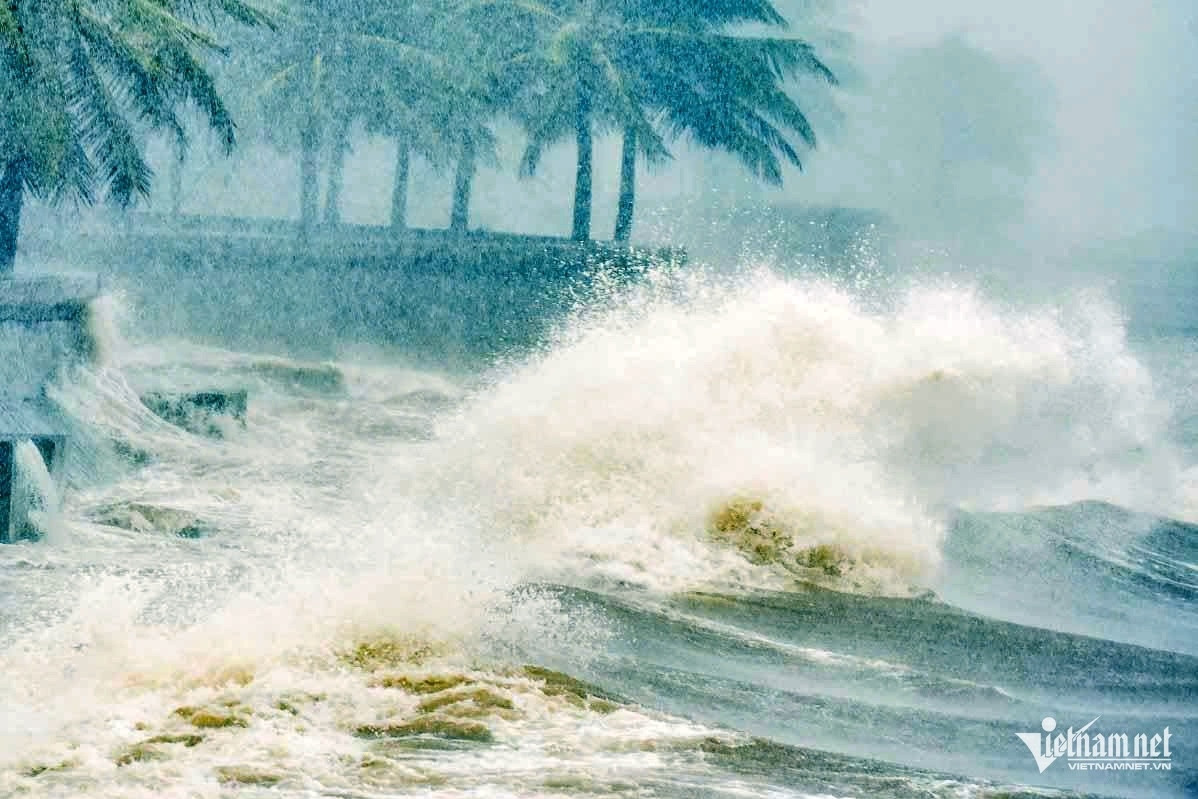 Bão dồn dập trên Biển Đông, từ nay đến cuối năm còn bao nhiêu cơn nữa?