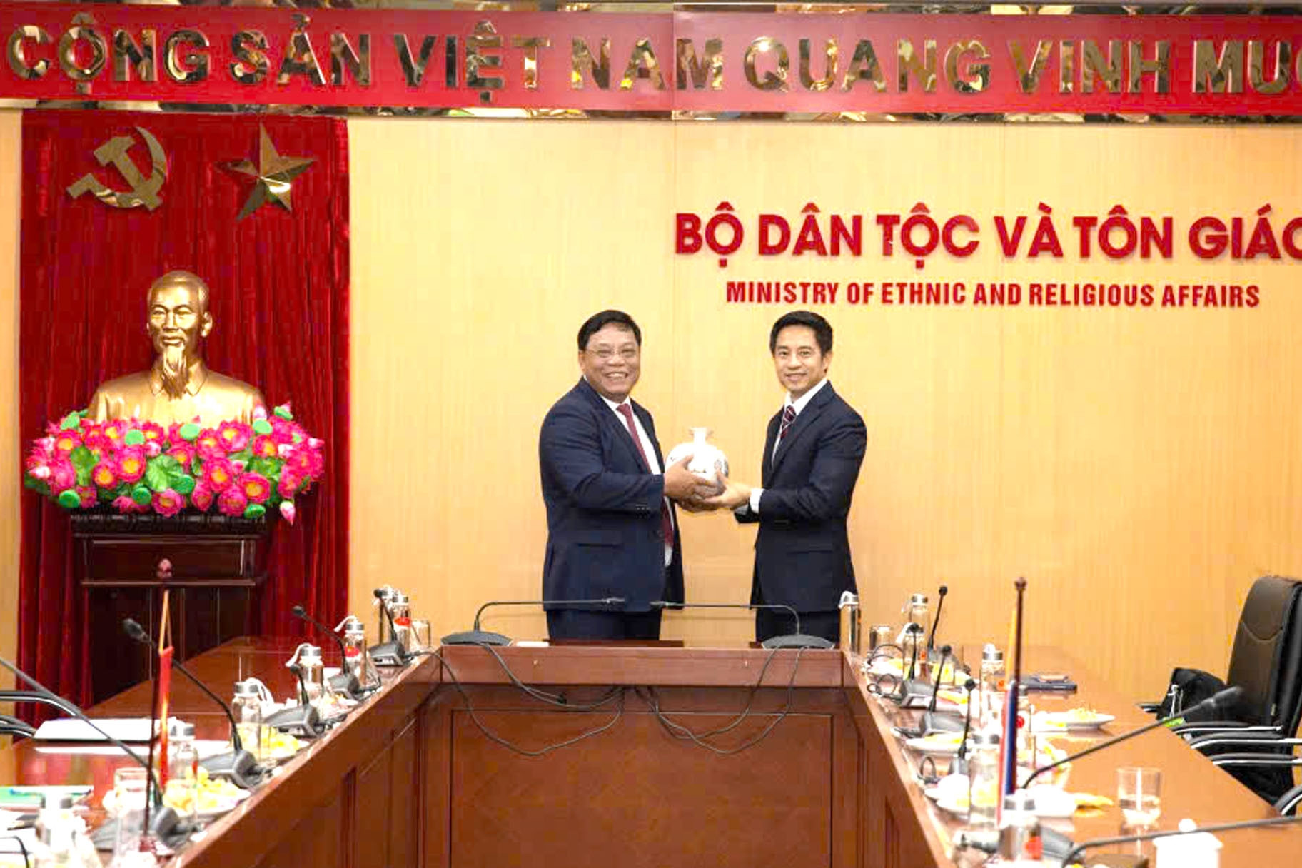 Bộ Dân tộc và Tôn giáo làm việc với Đoàn công tác của Thượng viện Thái Lan