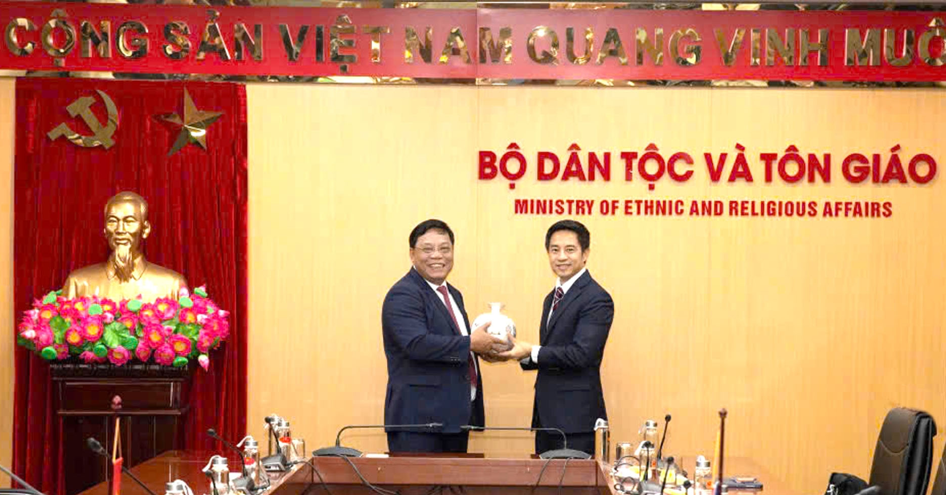 Bộ Dân tộc và Tôn giáo làm việc với Đoàn công tác của Thượng viện Thái Lan