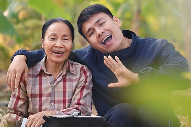 Bỏ phố về quê, chàng trai Hải Phòng cùng mẹ quay loạt video triệu view