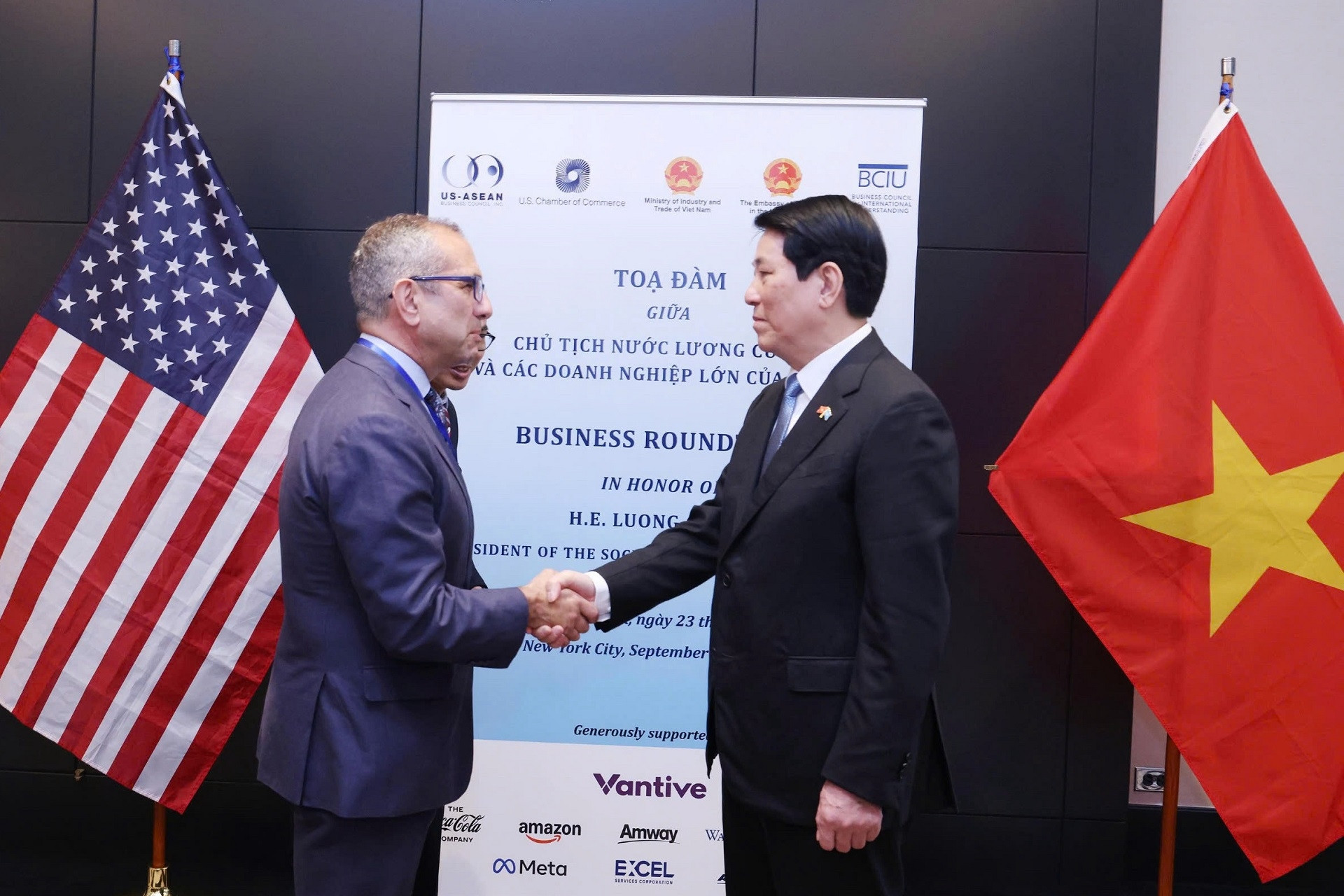 Coca-Cola cam kết sản xuất bền vững, đầu tư lâu dài tại Việt Nam