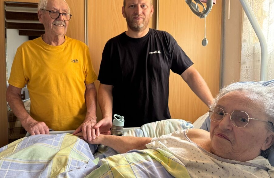 Con gái nuôi chiếm nhà, đuổi bố mẹ U90 ra đường gây phẫn nộ