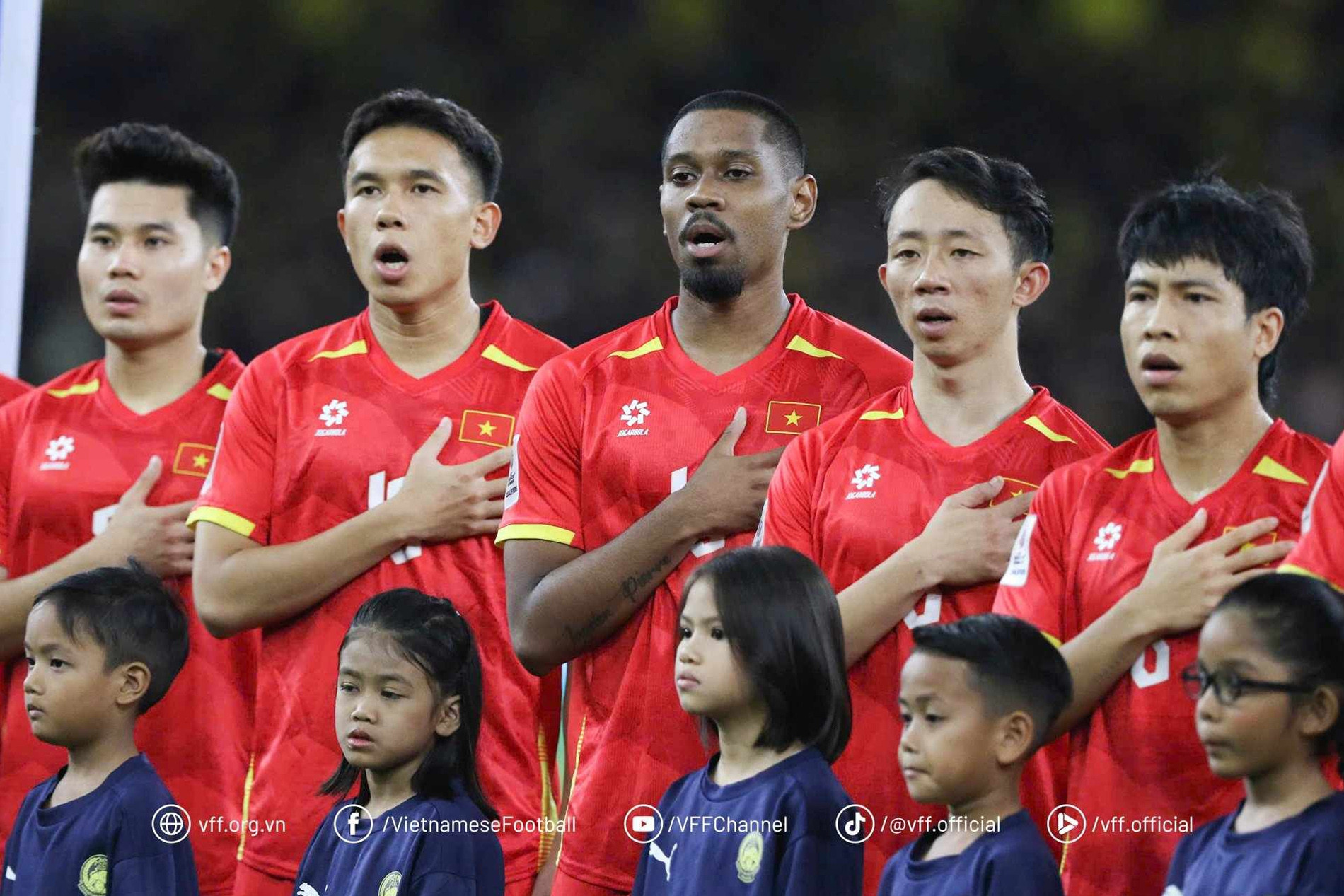 HLV Kim Sang Sik gây bất ngờ với danh sách tuyển Việt Nam