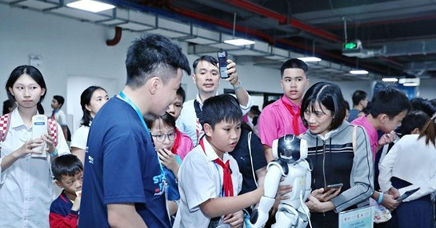 Đưa AI vào tiểu học không phải để biến học sinh thành các kỹ sư công nghệ